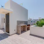 Private Roof With Bbq Shared Pool And Playground